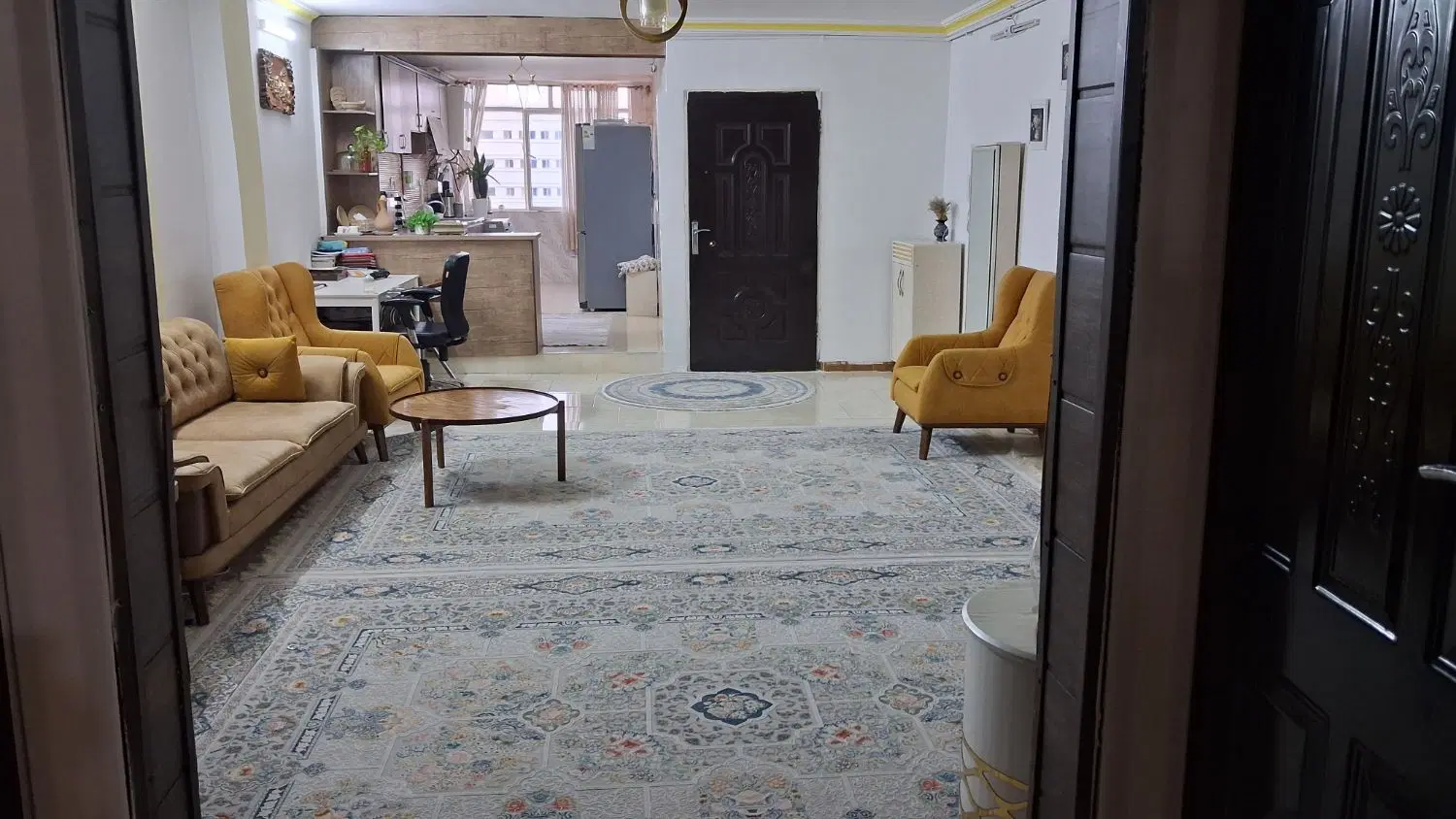 خونه ۹۰ متری .دوخواب .کوشش ۴۰ یاقائم ۹