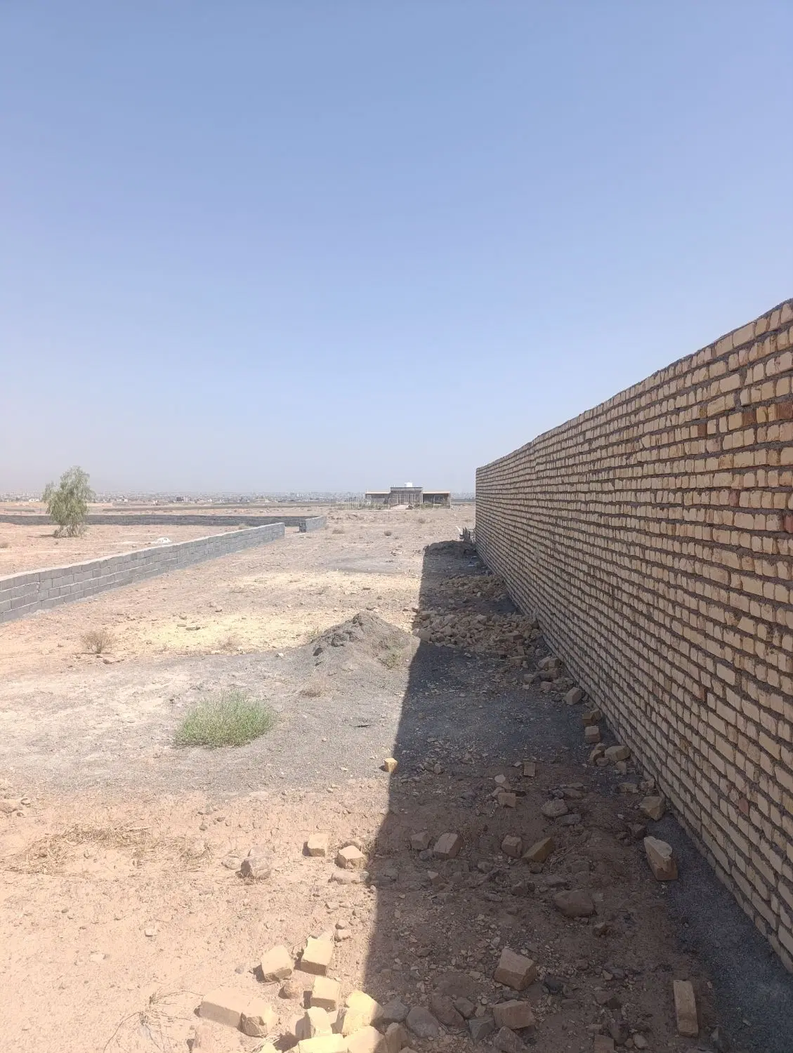 زمین فروشی