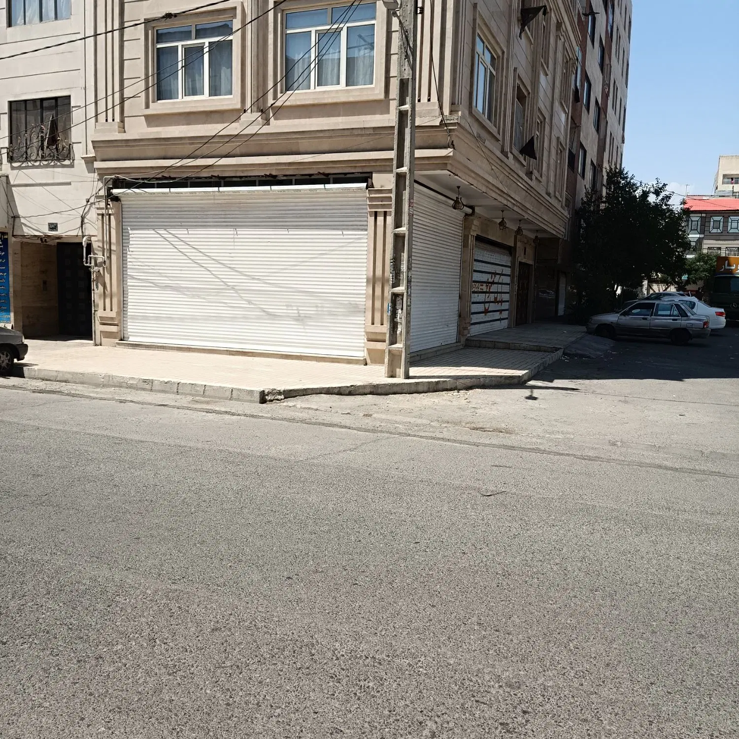 فروش یک باب مغازه دو نبش(61 متری)