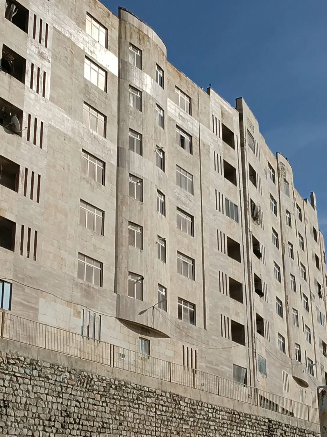 آپارتمان ۹۸متر زیباشهر