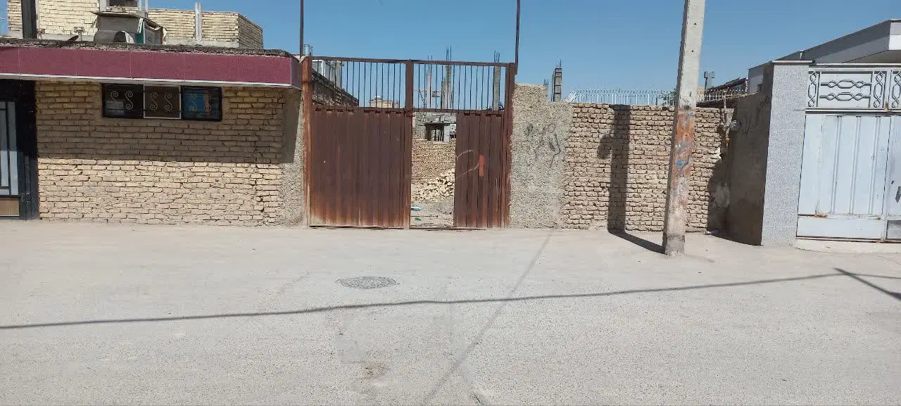 زمین چهاردیواری