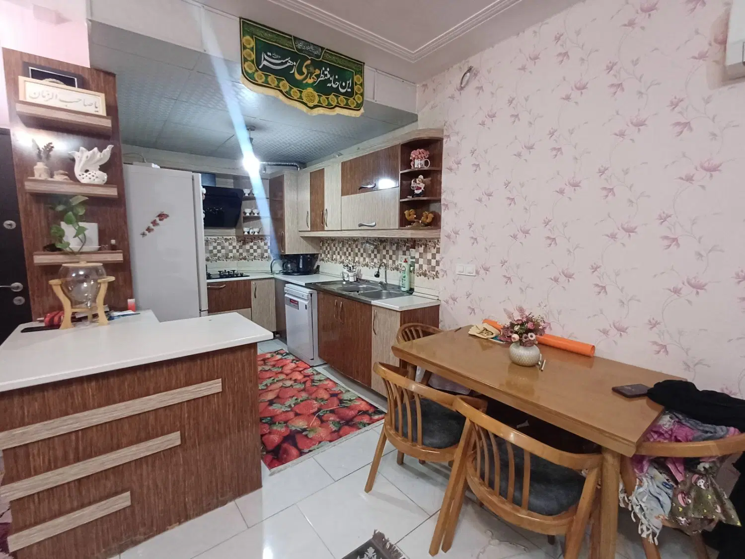 اپارتمان ۹۳ متری ۲ خواب شیک رو به نما