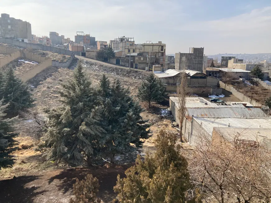 ۴۵۰۰ متر زمین با بنای کلنگی داخل بافت مسکونی