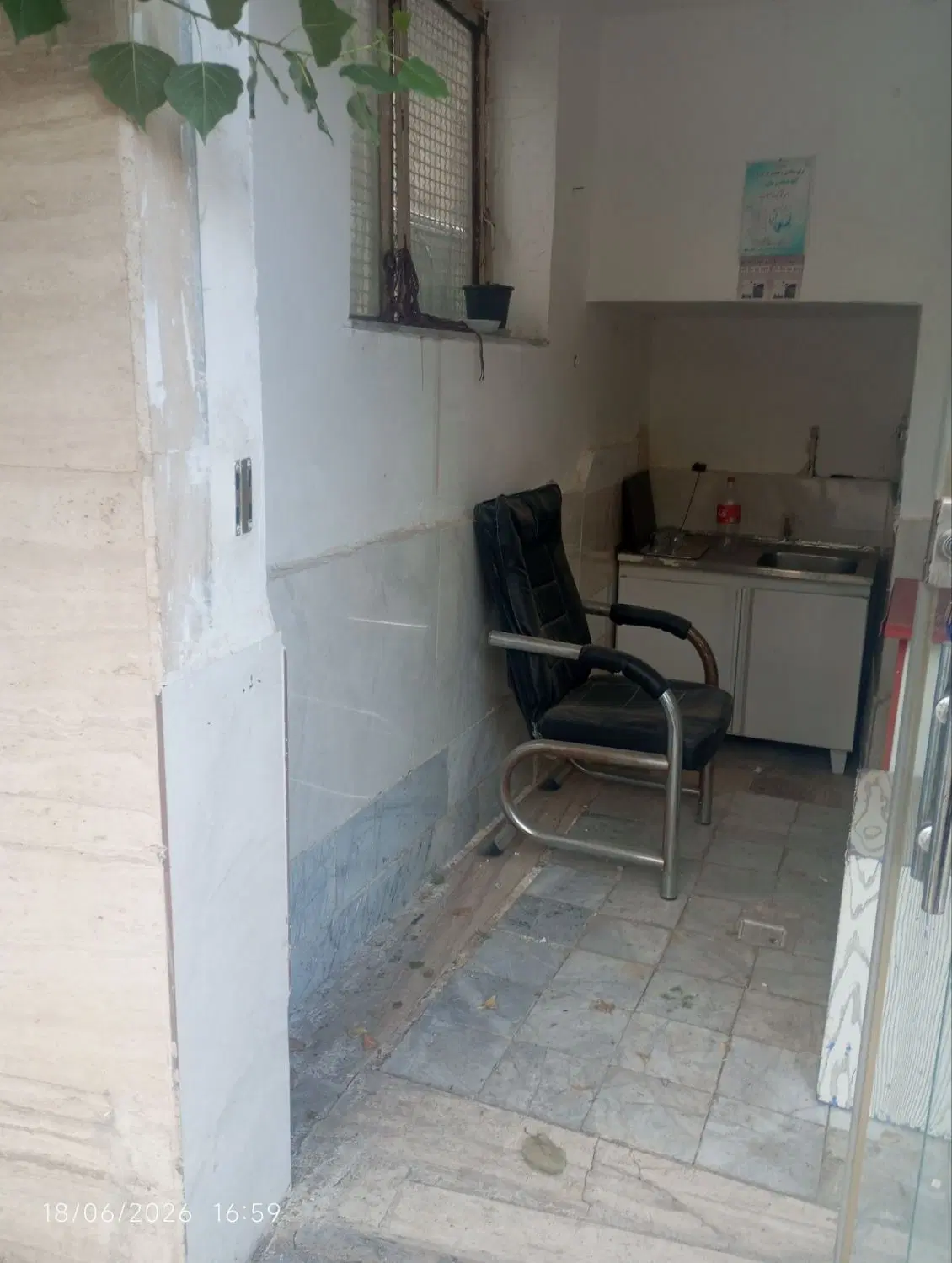 مغازه ۸ متری با موقعیت خوب در انتهای لاله ۱۴