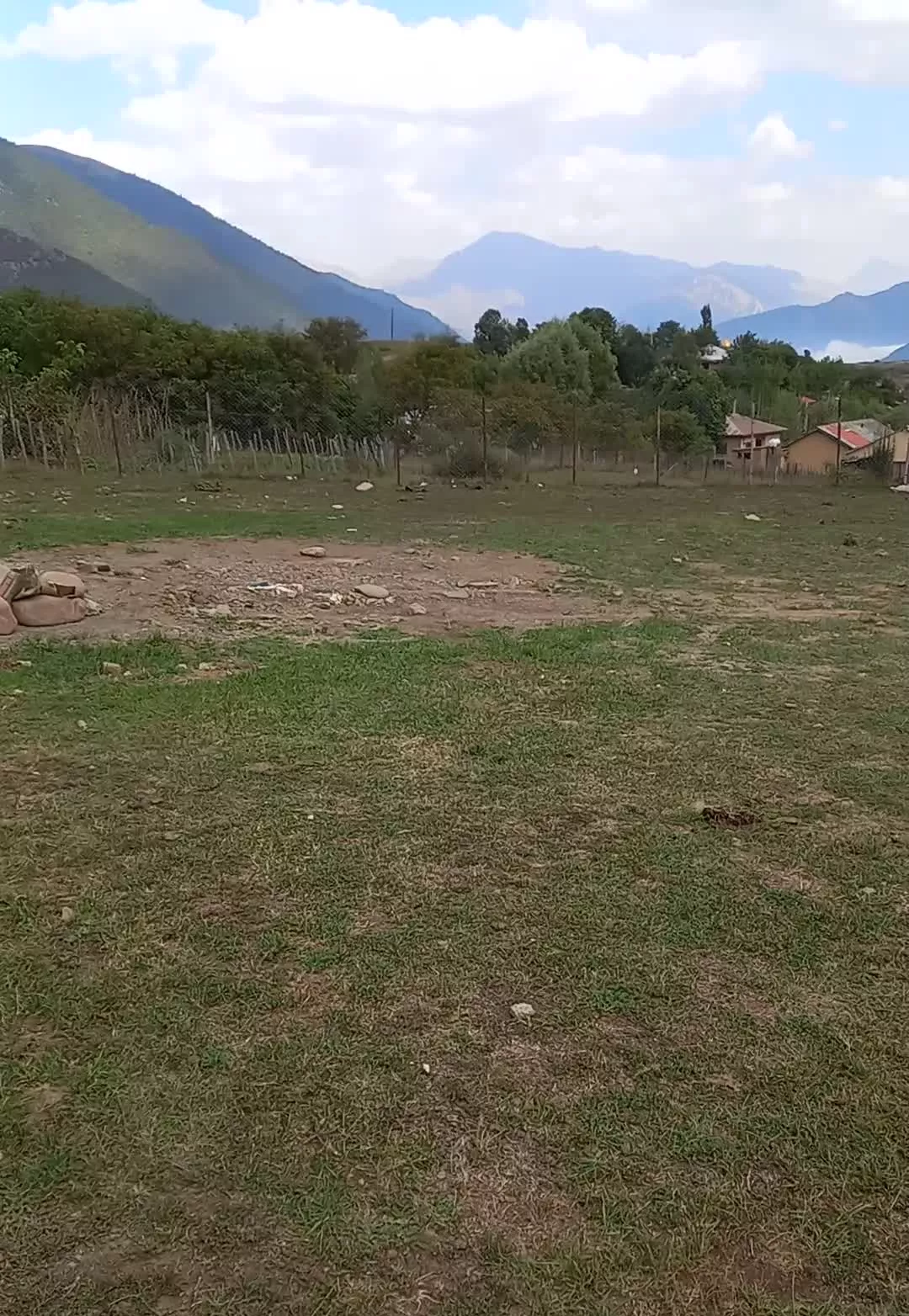 زمین ۲۳۰ متر