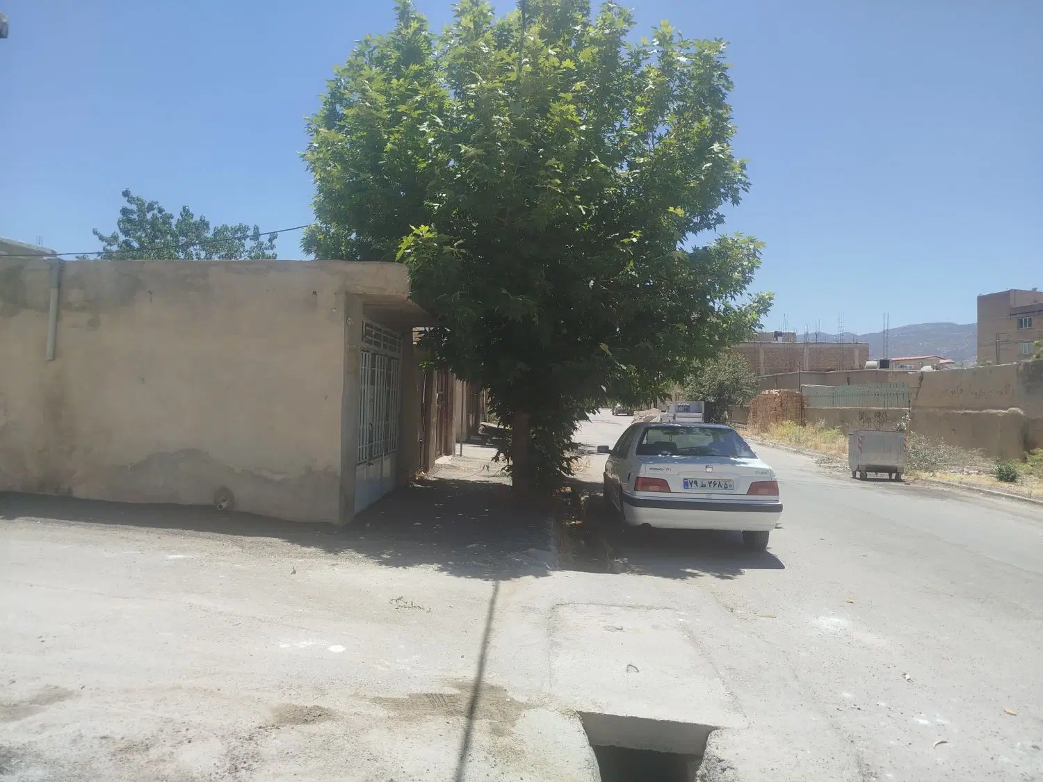زمین مسکونی تجاری سه بر ، آسفالت ، دارای انشعابات