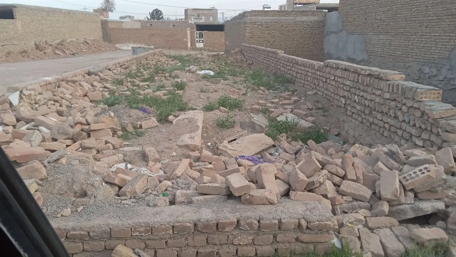 زمین فروشی
