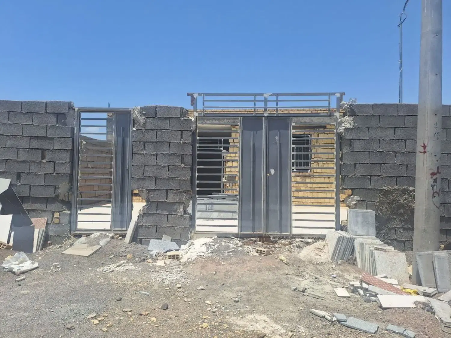 خانه ویلایی نیمه کاره