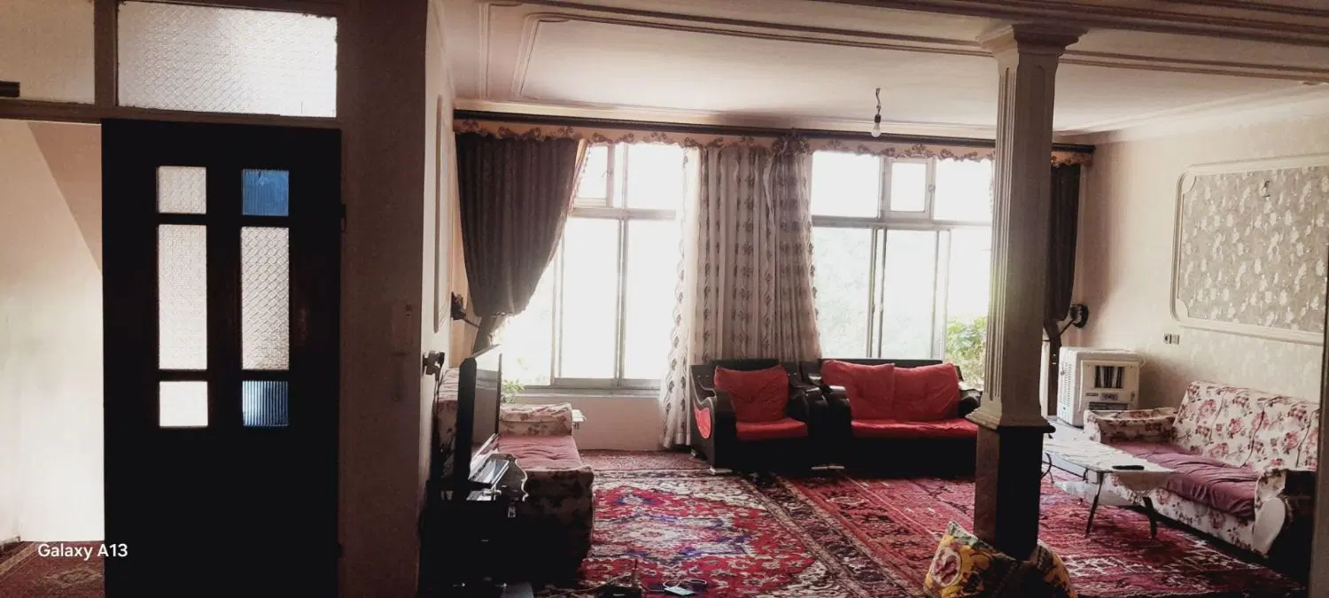 خانه حیاط‌دار دوطبقه در عباسی، نزدیک پل توانیر
