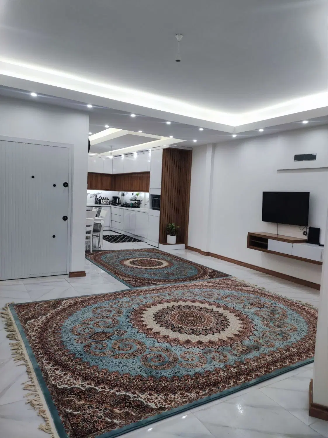 اپارتمان 120متری باحاشیه10متر با اسانسور