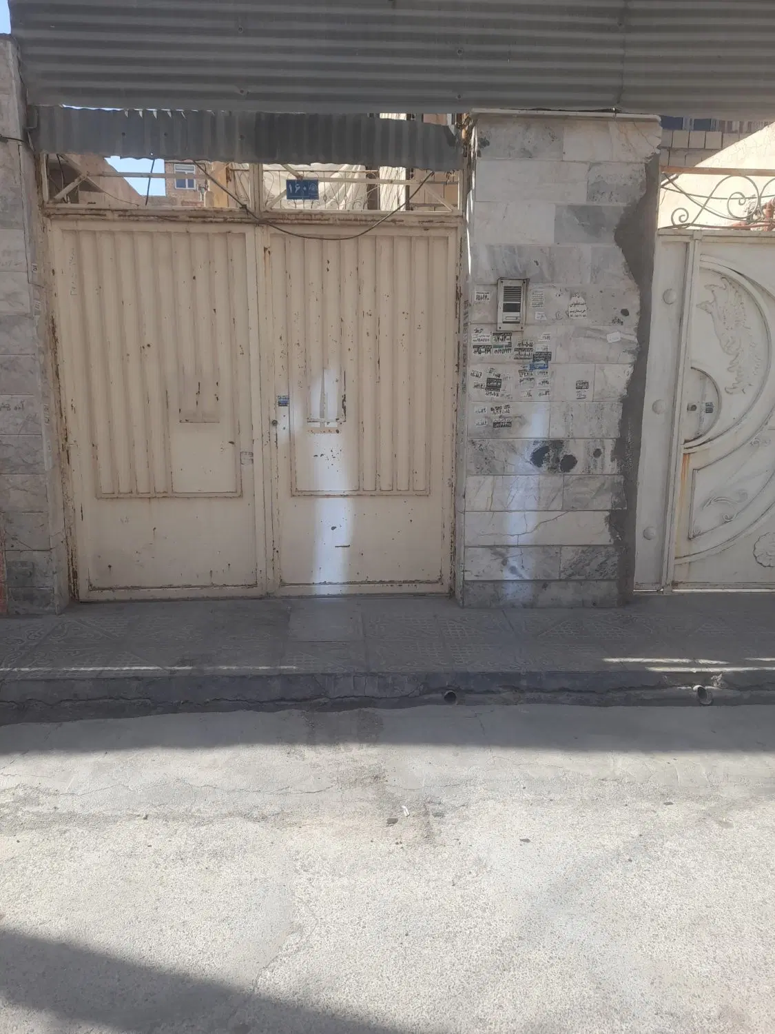 ویلایی  ۱۰۰ متر طبرسی شمالی ۳۸طباطبایی ۱۸