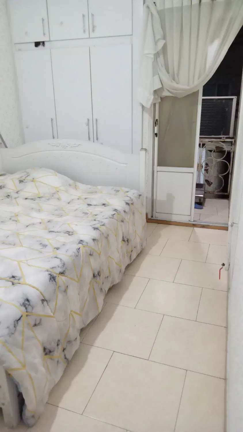 طبقه اول پارکینگ درب برقی اختصاصی