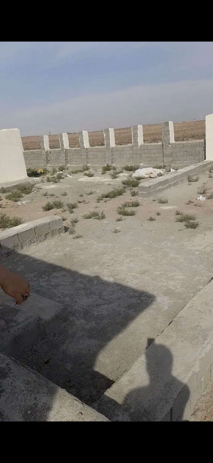 ۱۰۰۰ متر زمین چهار دیواری