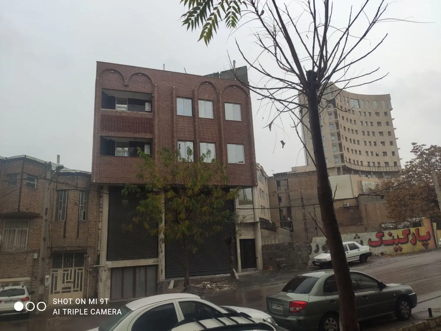 فروشگاه تجاری ۲۶۰ متری در ساختمان نوساز