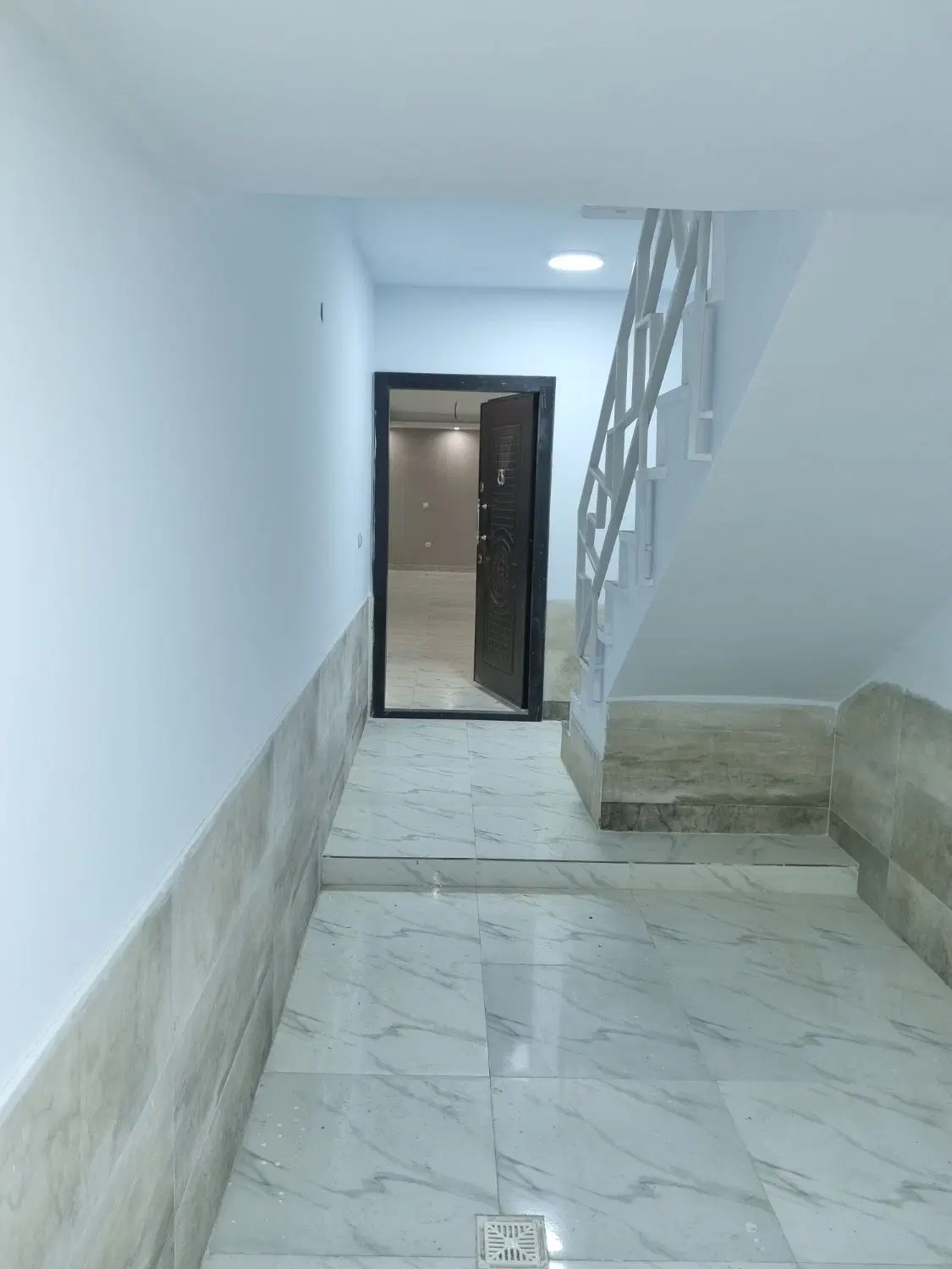 همخانه بی حاشیه