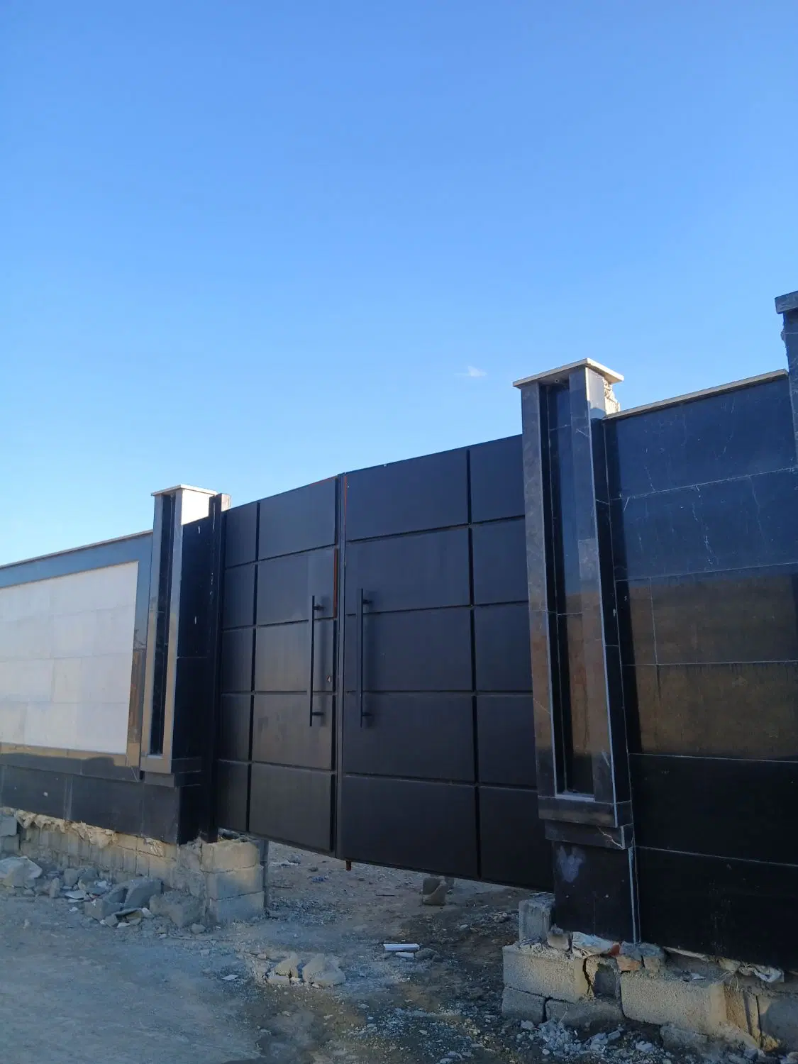 چهار دیواری ۲۰۰متری سوم‌شمالی