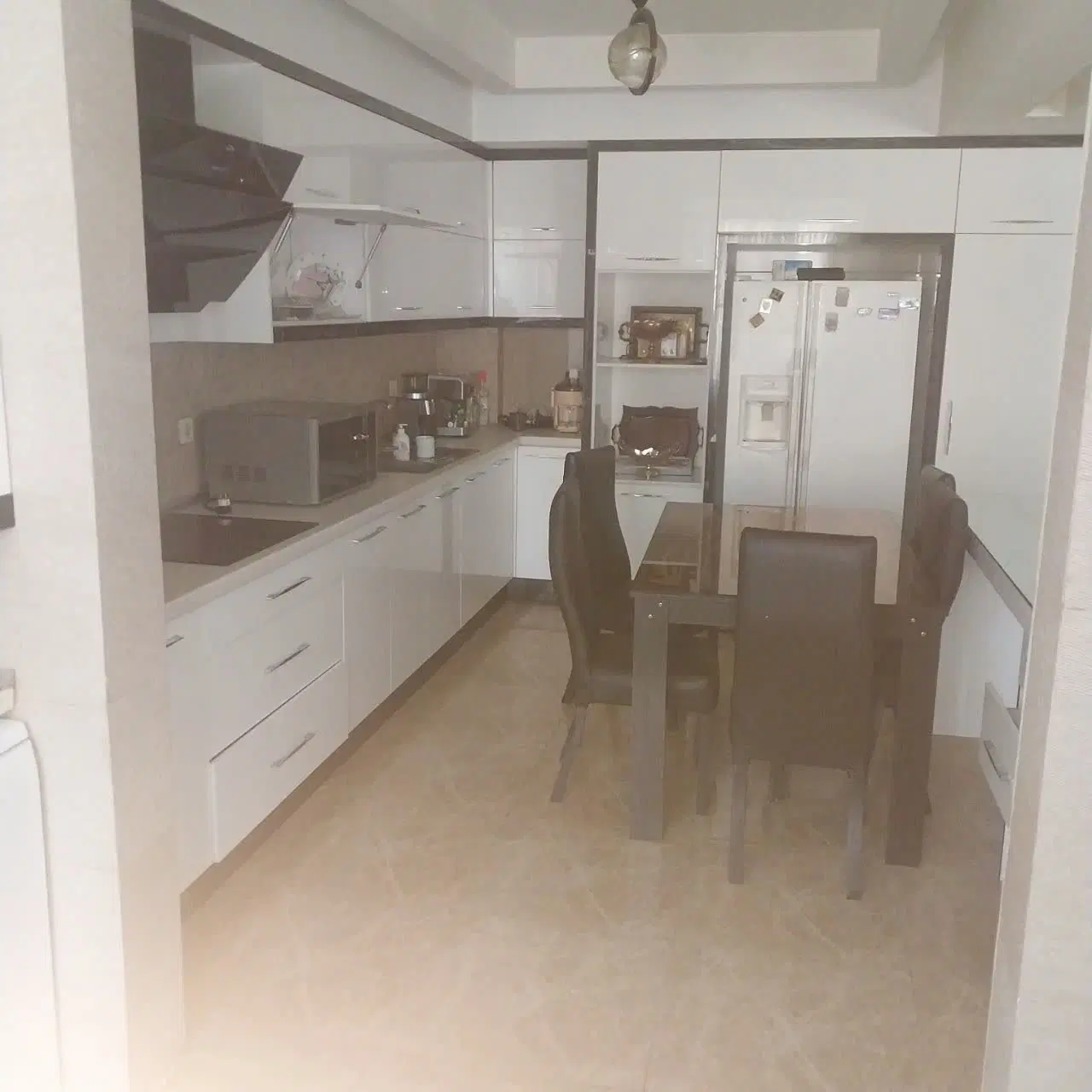اجاره آپارتمان ۲۰۰ متری ۳ خوابه  مبارزان شرقی