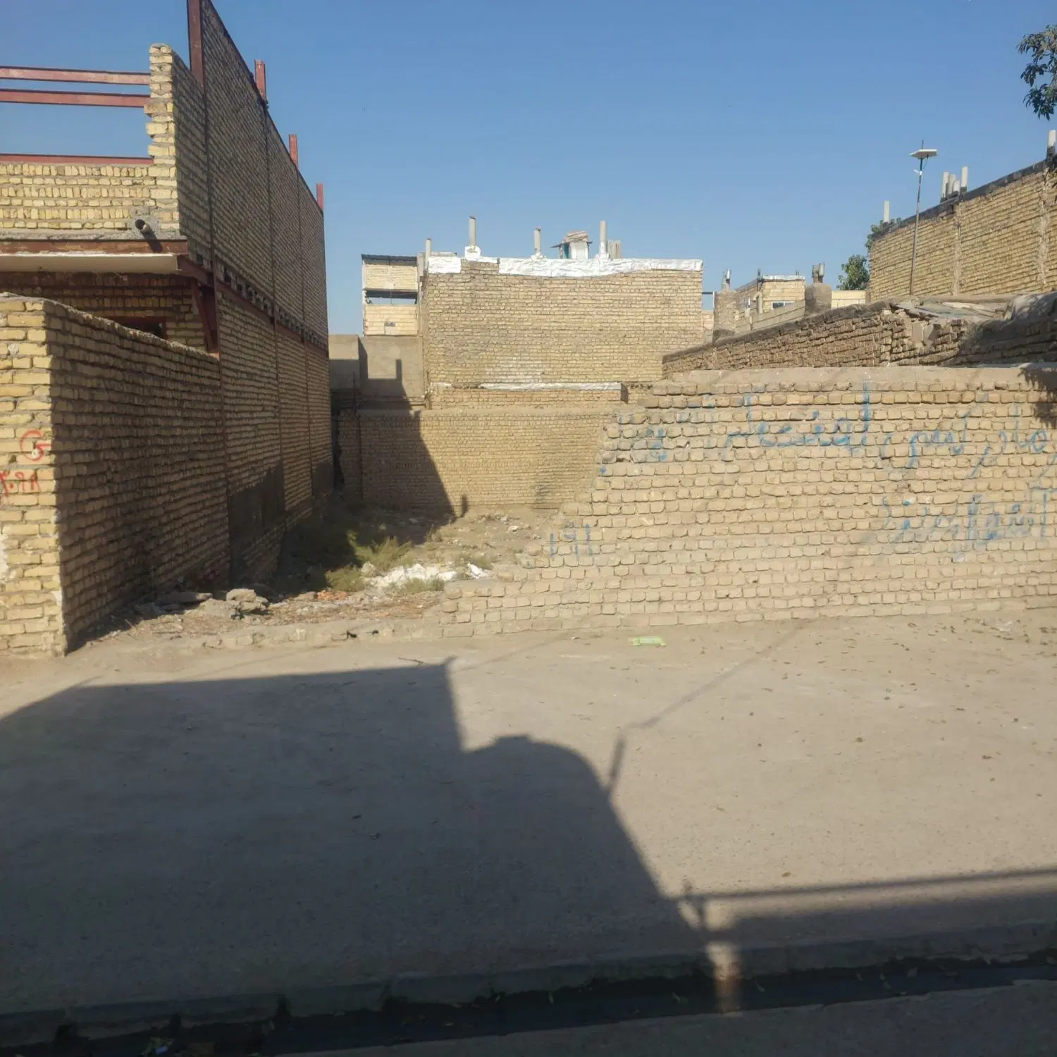 زمین 150 متر