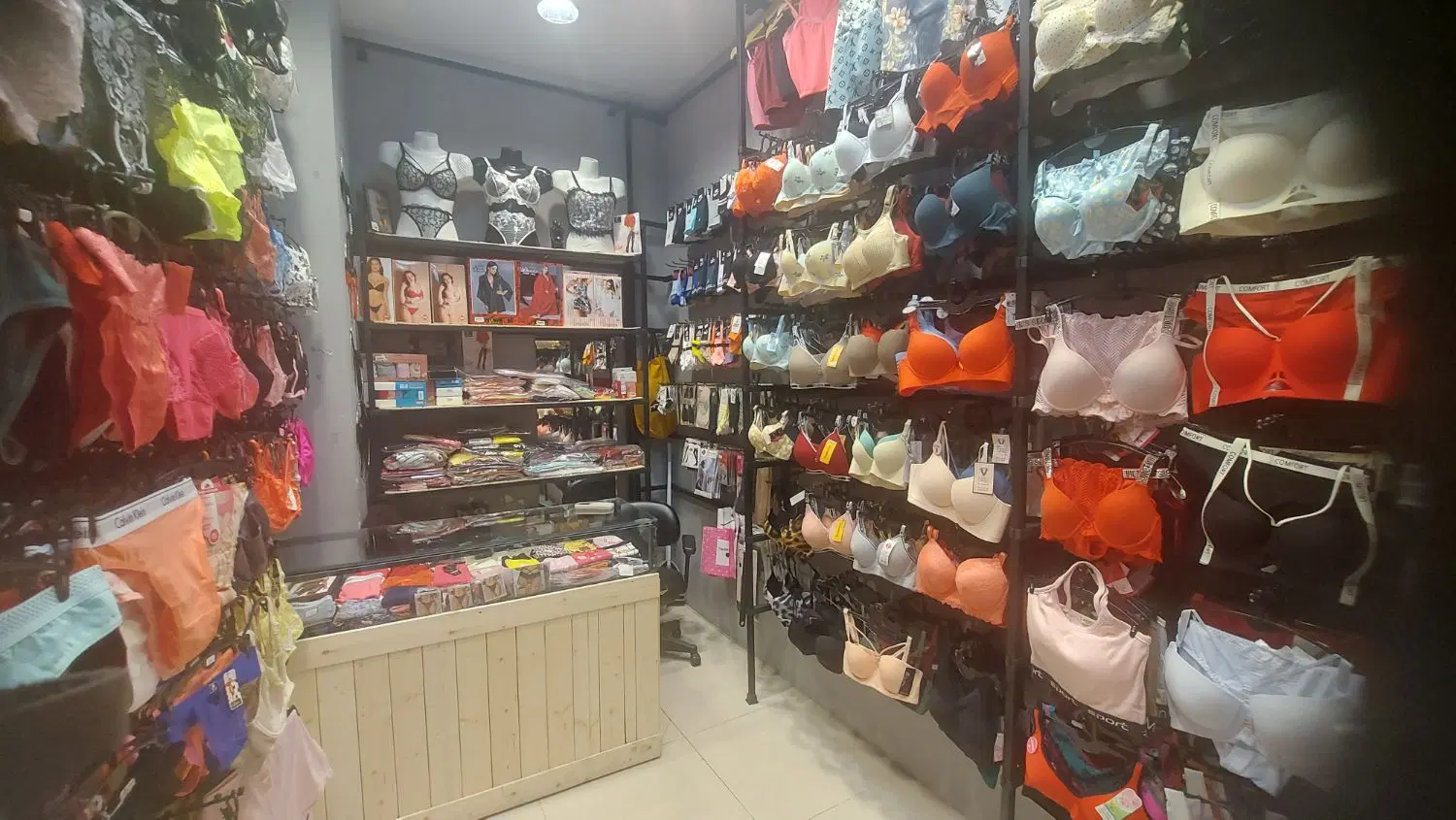 مغازه لباس زیر در پروما