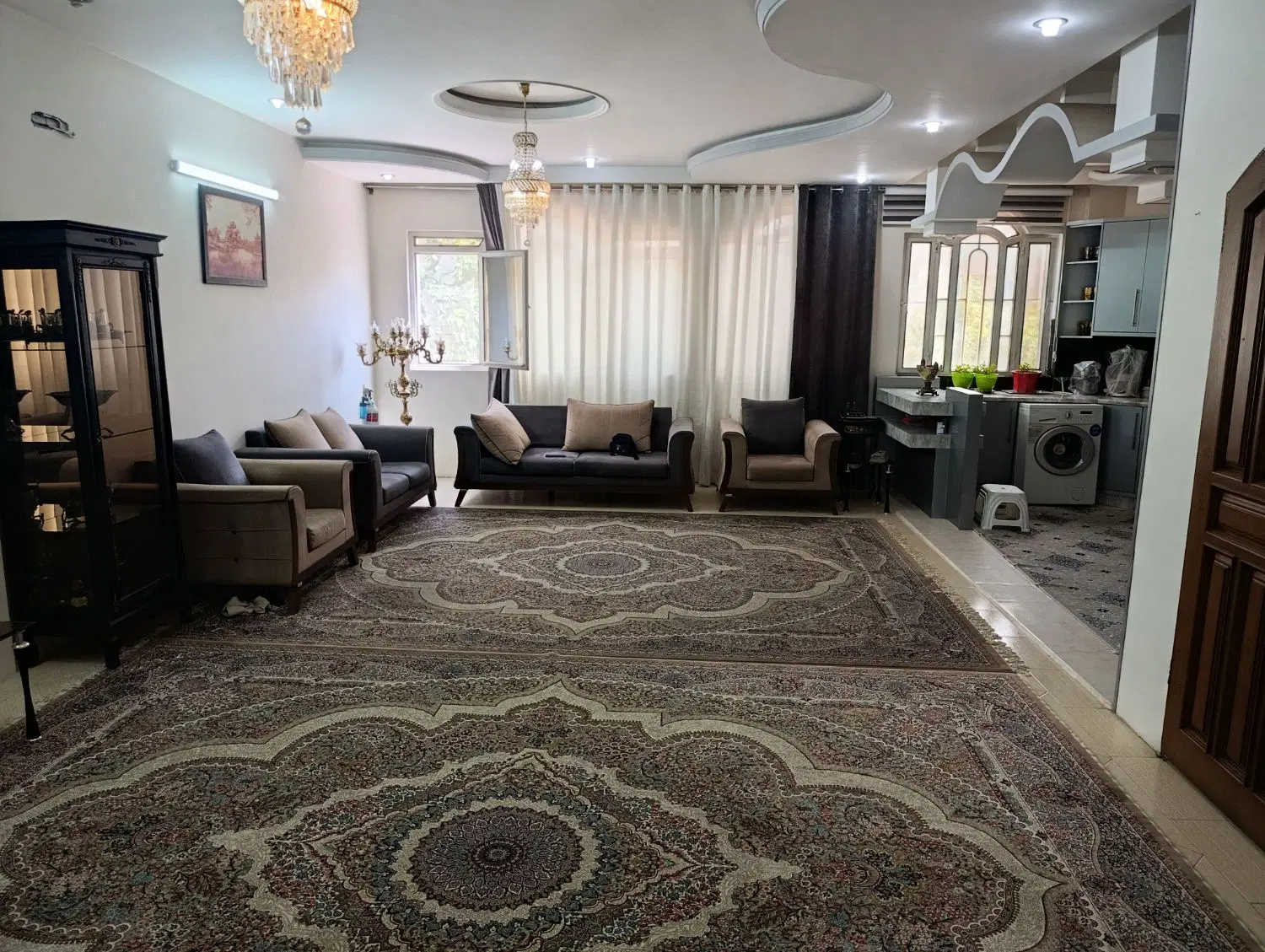 آپارتمان ۱۱۴متری سنددار طبقه اول فروش فوری