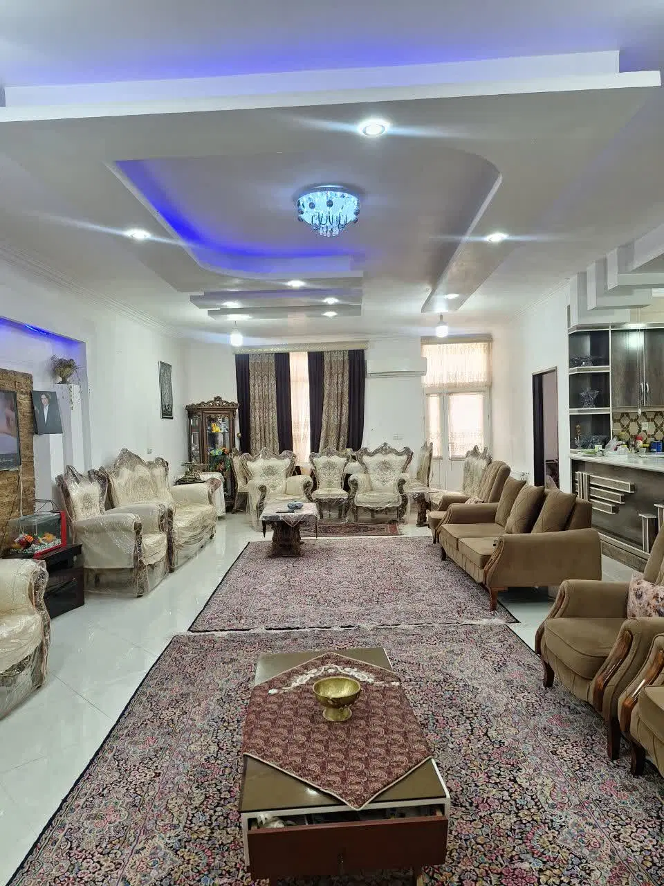 خانه دو طبقه به همراه یک دهنه مغازه