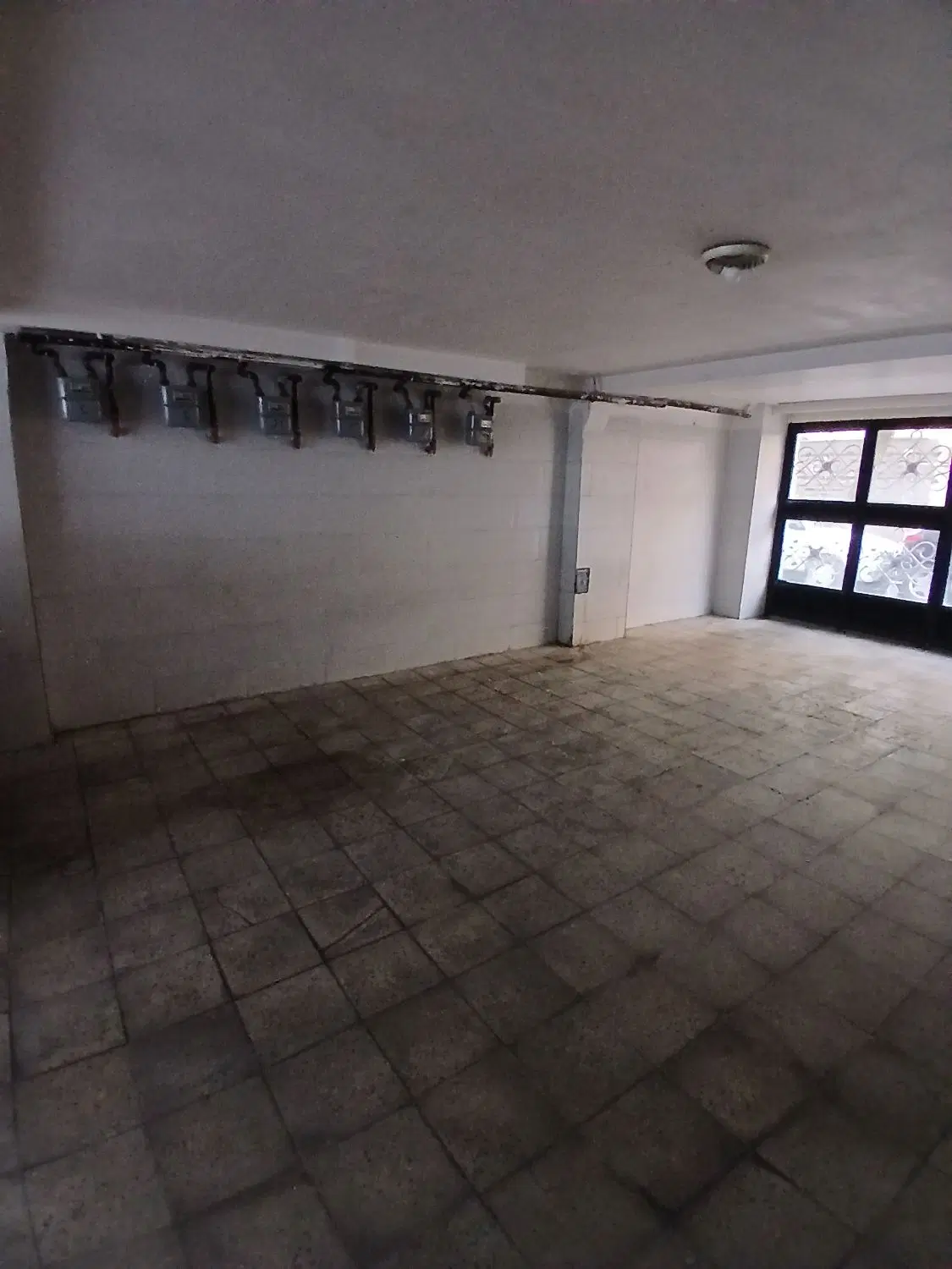 40 متر با پارکینگ و اسانسور
