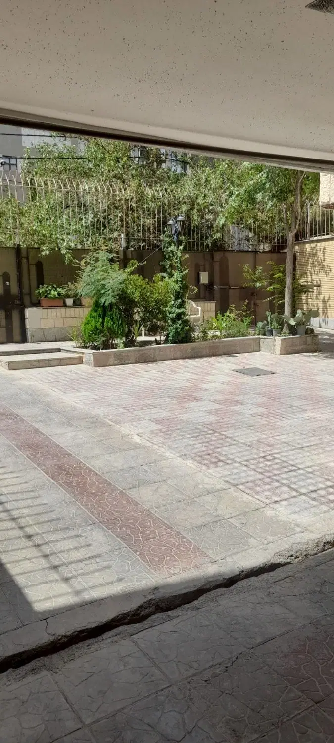 ۶۶متر طبقه اول با آسانسور وپارکینگ  دوممر فی ۸ م