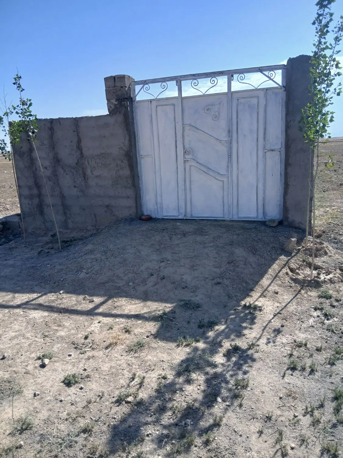 زمین چار دیواری