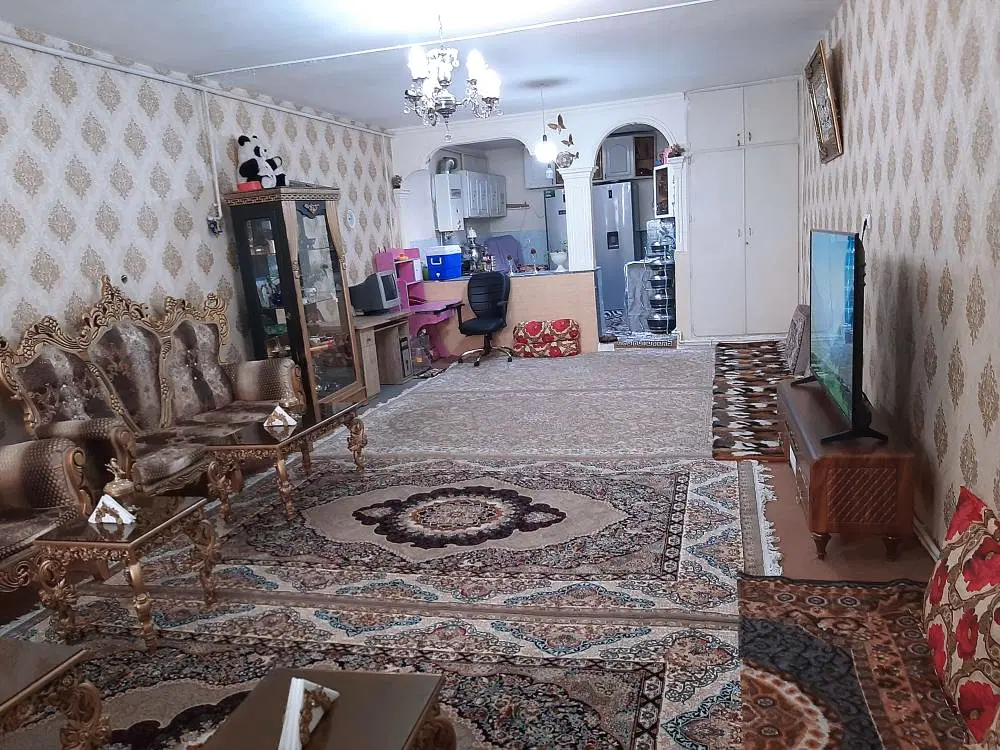 لاله حیاط ۱۰۰ متری فوری