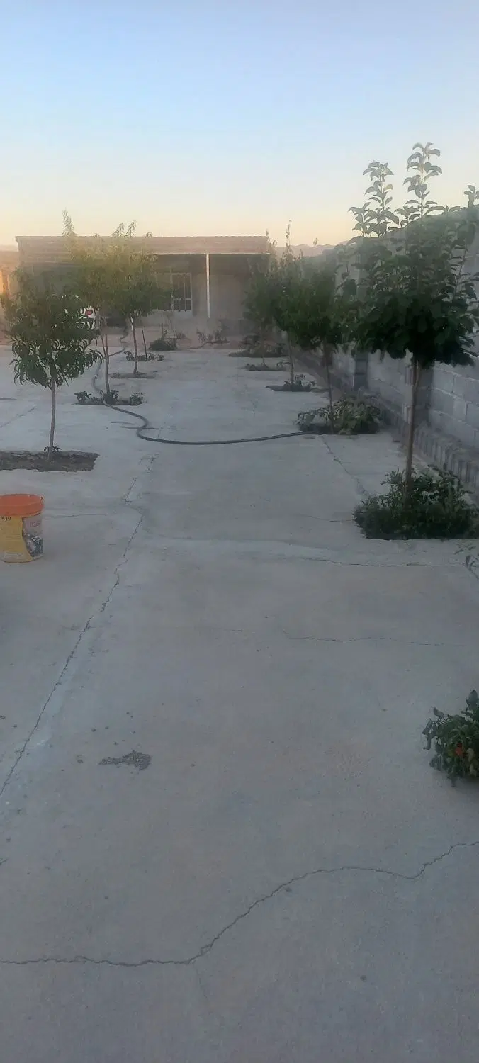 باغ چهار طرف دیوار کشی شده