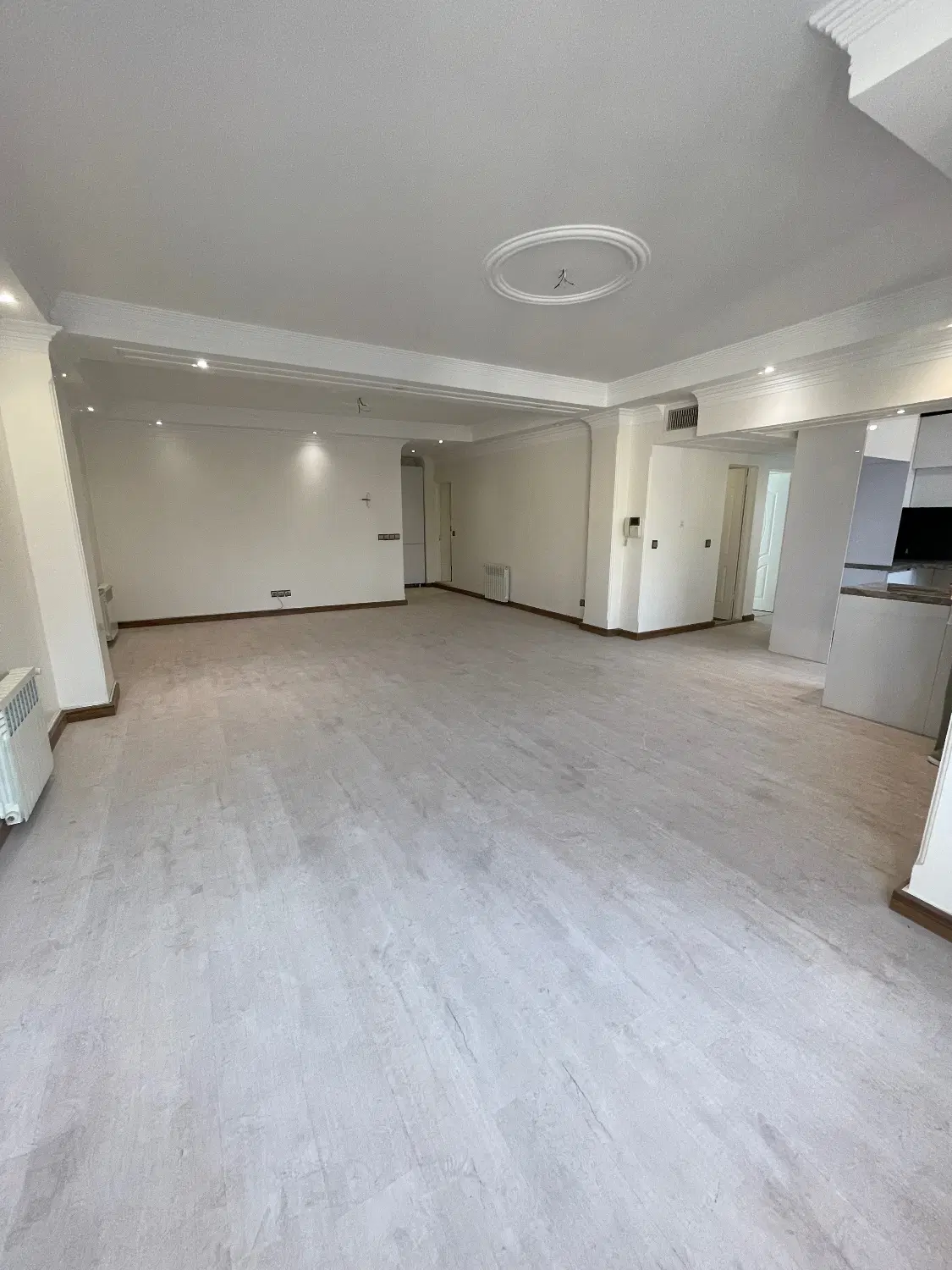 اپارتمان ۹۵متری _ نما تراورتن _ ویو بدون مشرف