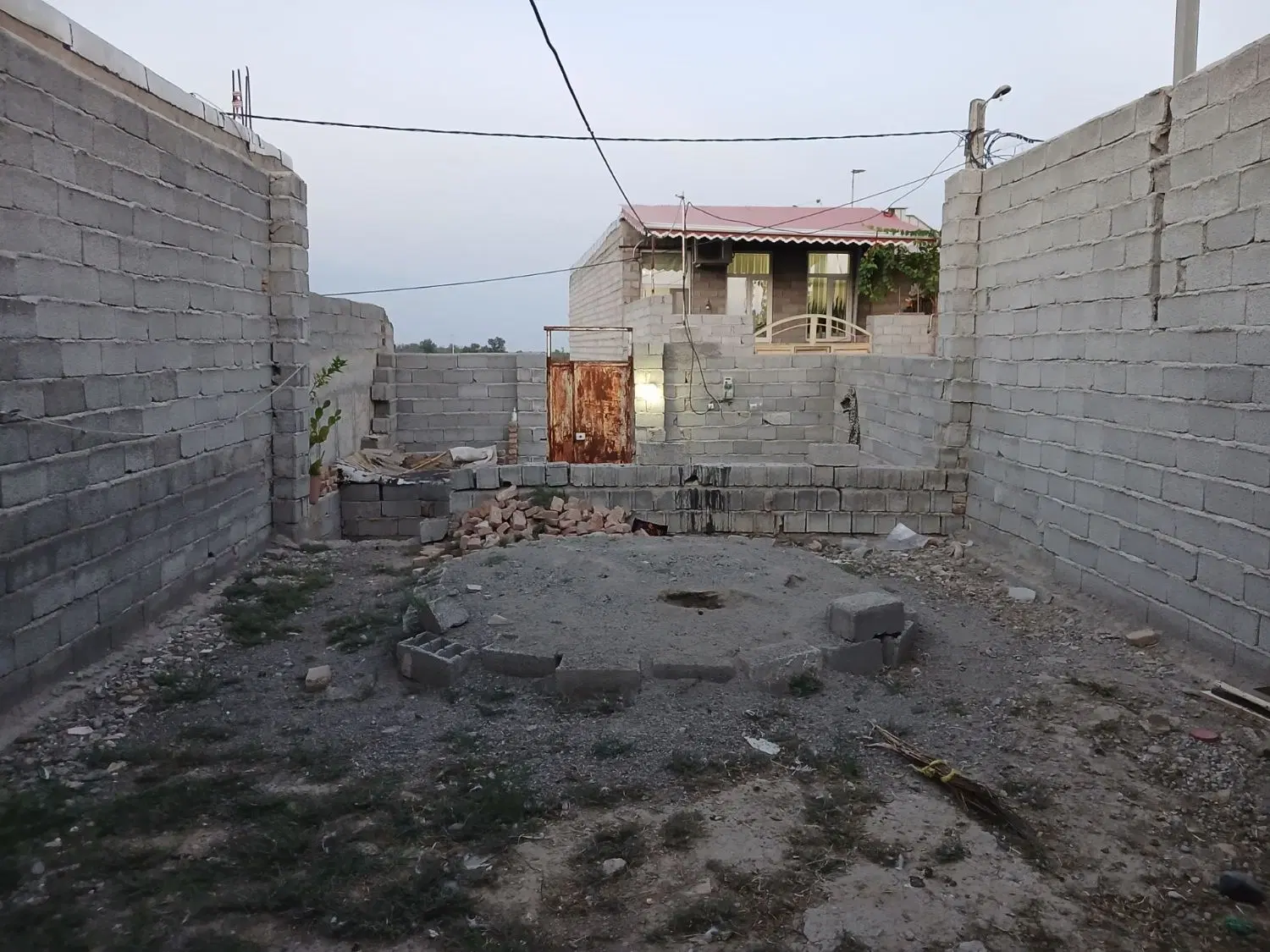 خانه نیم ساخته ۱۲۰متری