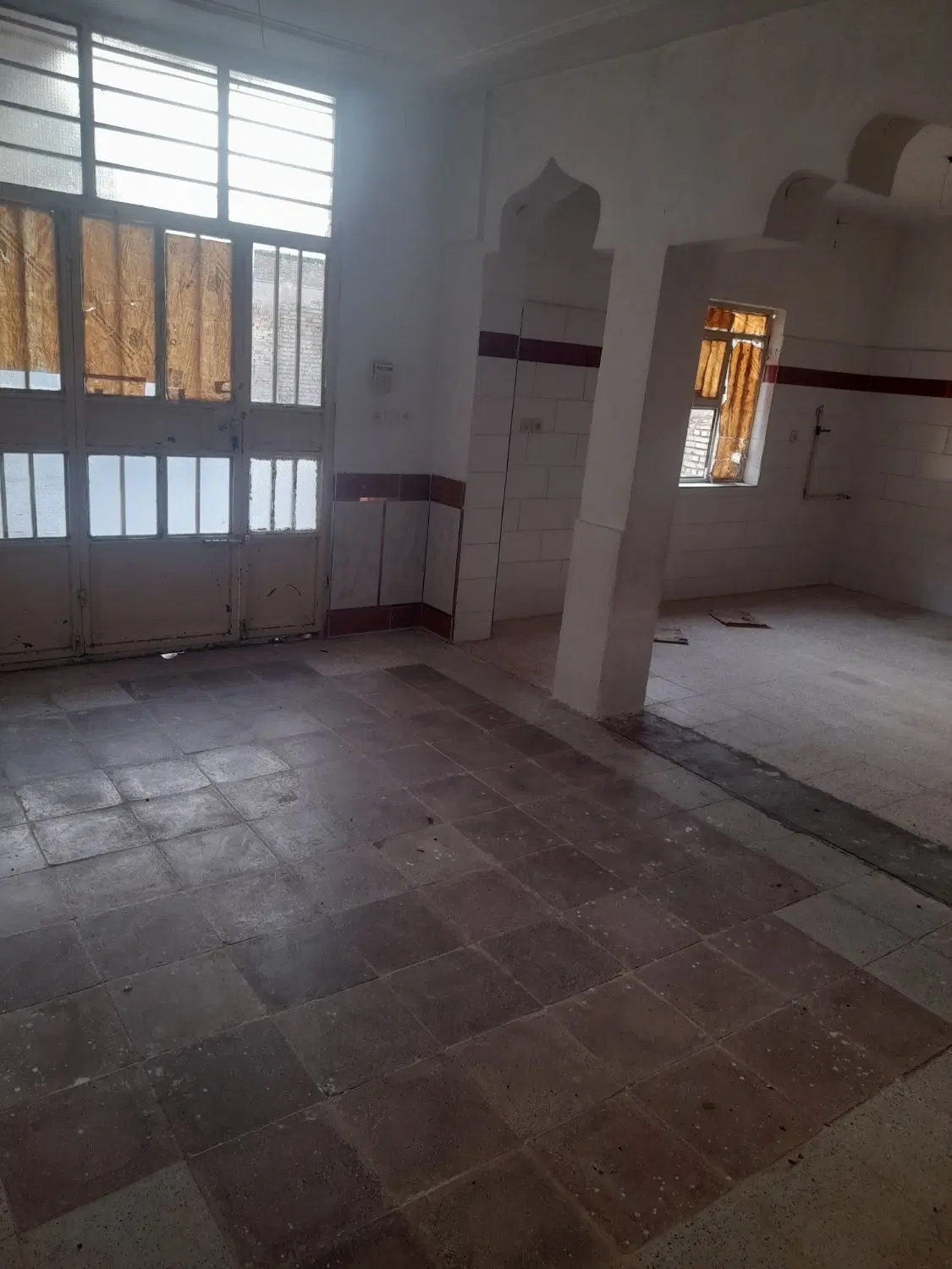 منزل مسکونی به متراژ ۲۷۰متر۱۰۰متر زیربنا