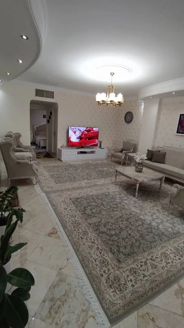 ۹۰متر_ خوش نقشه _دوکله نور_ تاپ لوکیشن منطقه ۵
