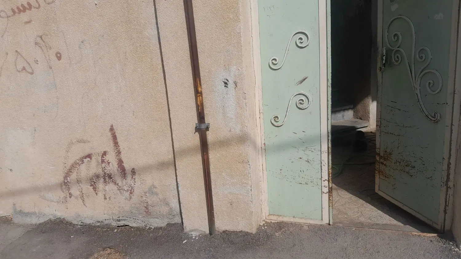 ساختمان کلنگی قیمت ۵ میلیارد تومان