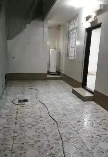 یک  خانه ویلای حیاط دار