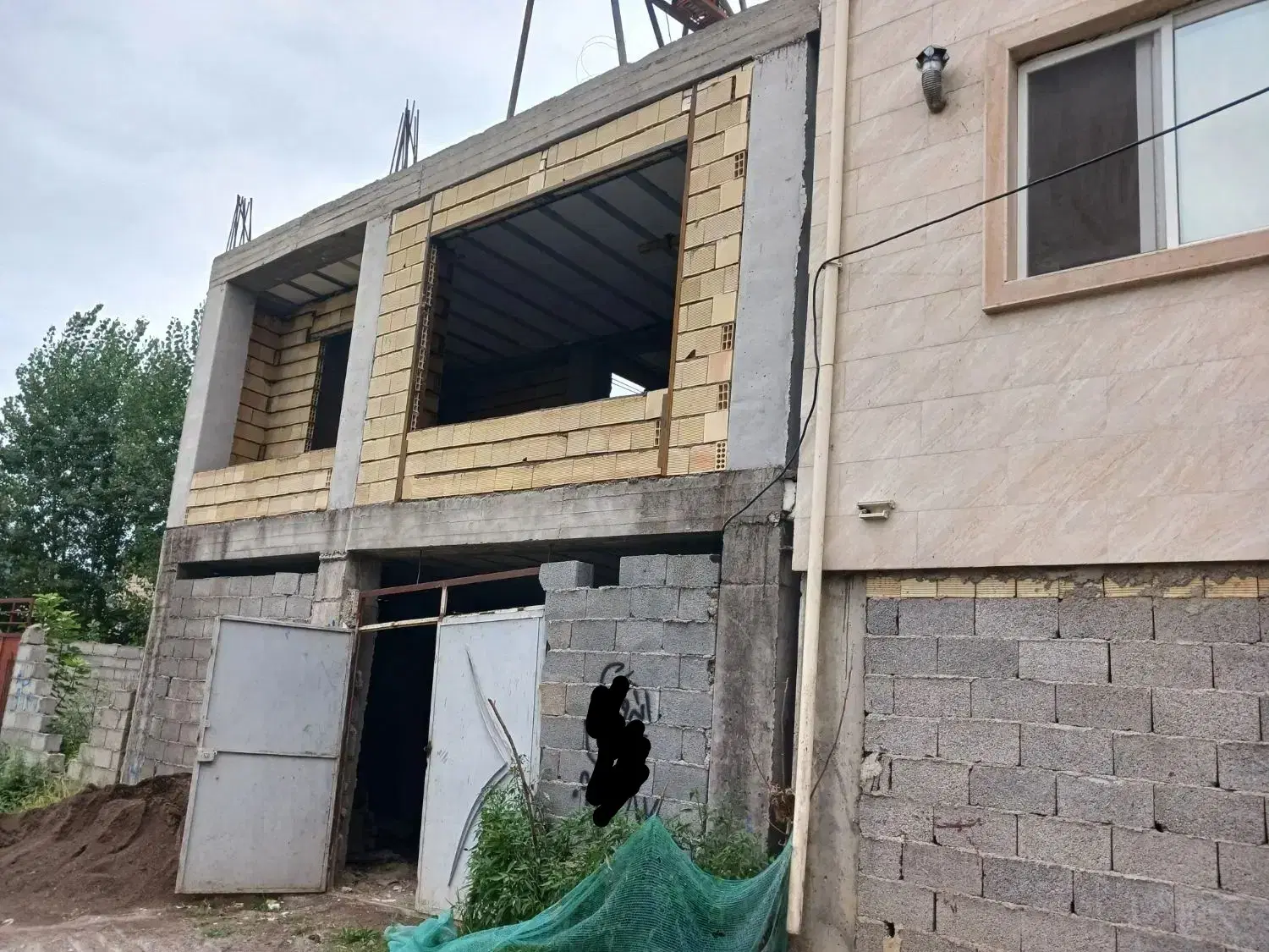 زمین ۱۲۰ نیمه ساخت