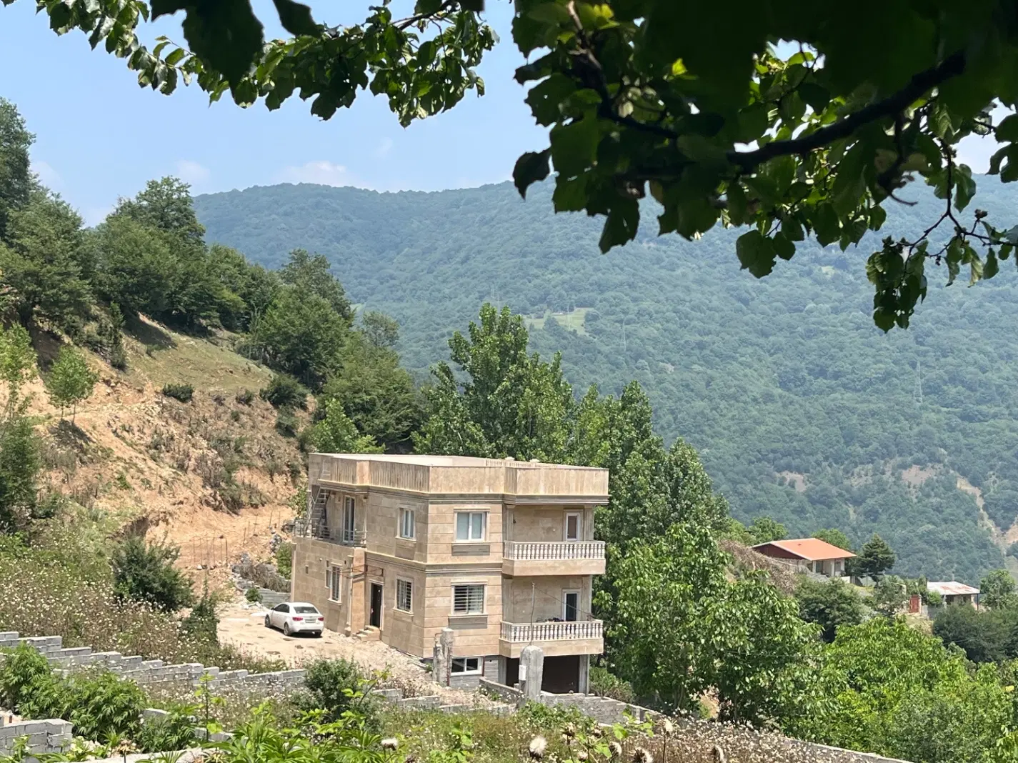ویلا واحد همکف دو‌ خواب نوساز