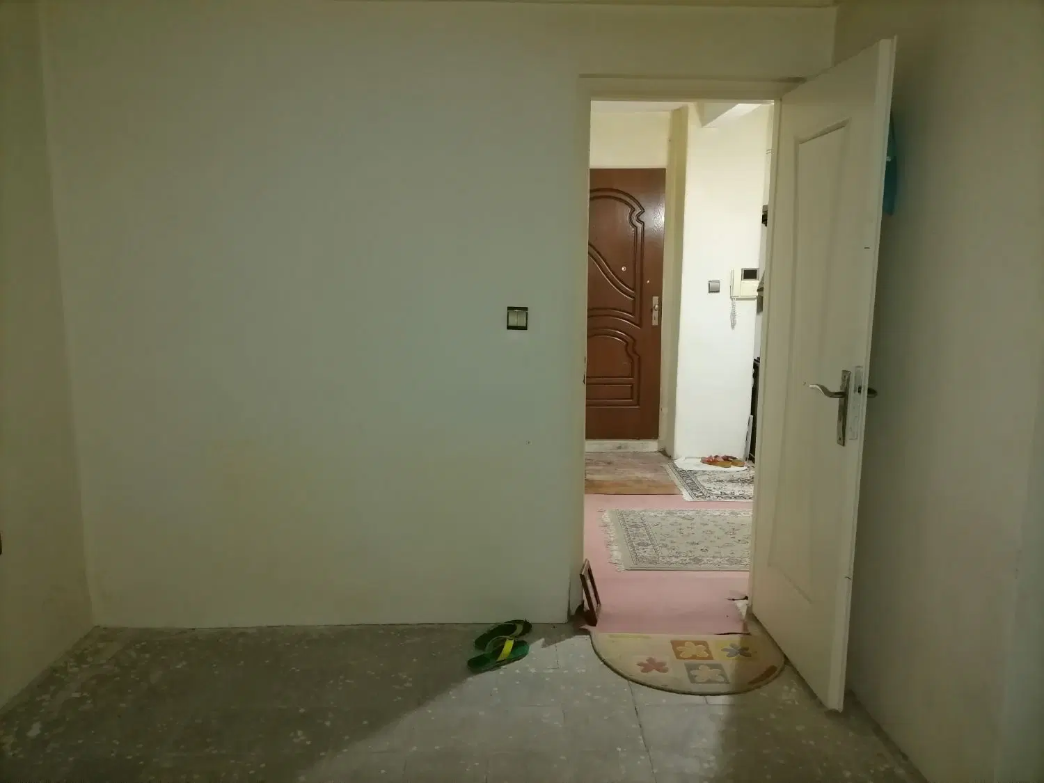 همخونه میخوام صاحب ملک وتنهاهستم