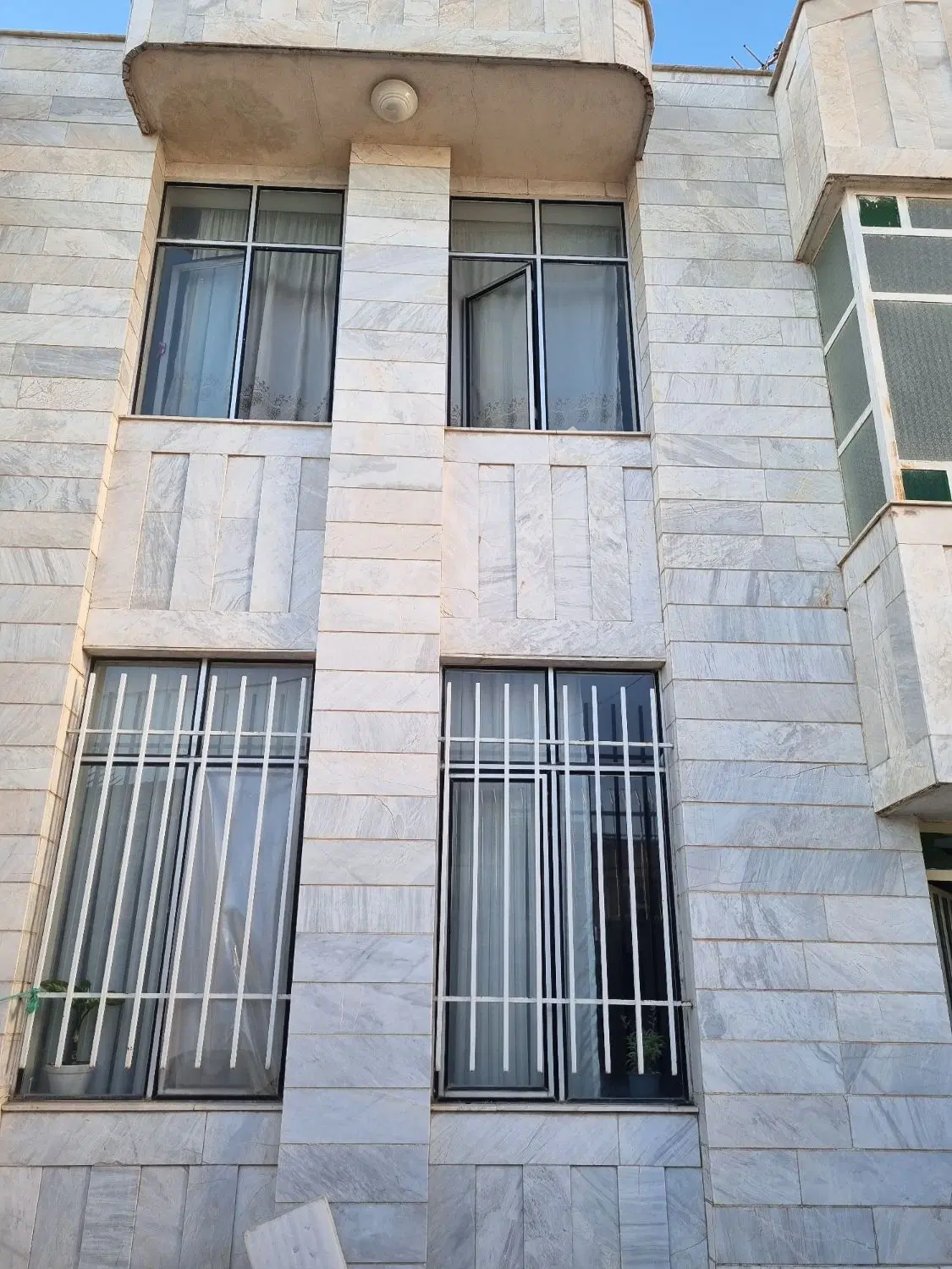 خانه ویلایی شیک در بهترین کوی بلوار طاقبستان