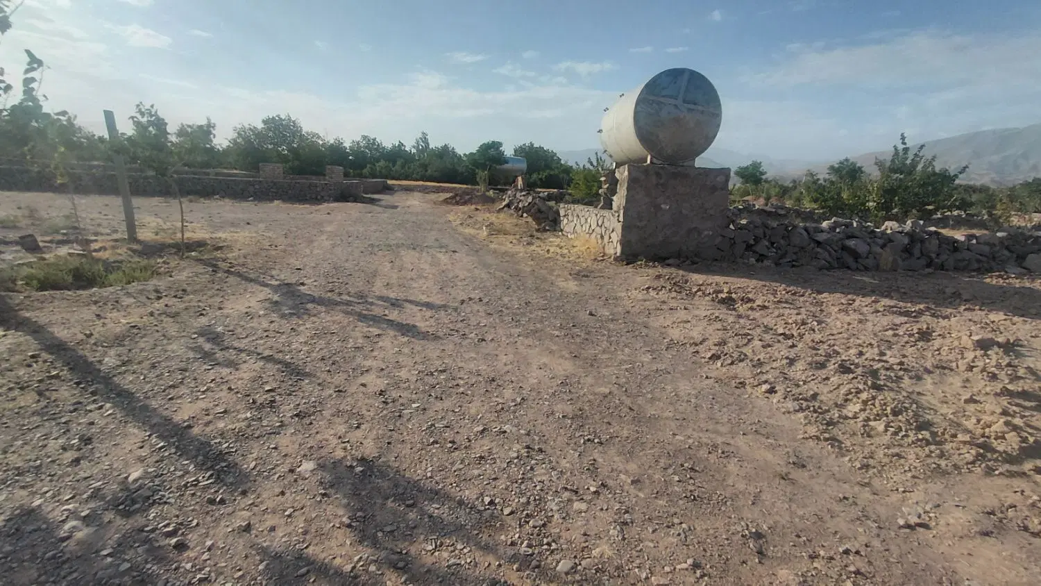 زمین باغی