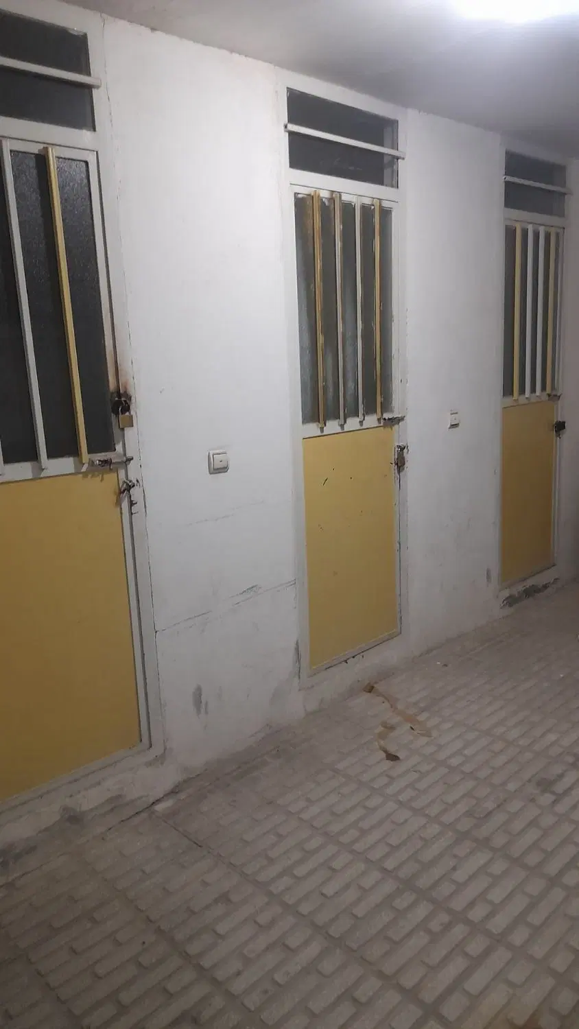 اجاره انباری آپارتمان در خیابان گلسرخ ۲۲ بهمن