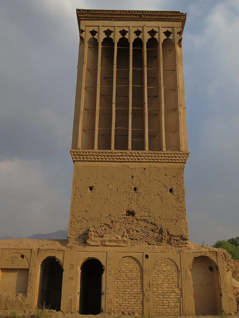 باغ معروف به باغ چرخی جنب باد گیر اسماعیل آباد