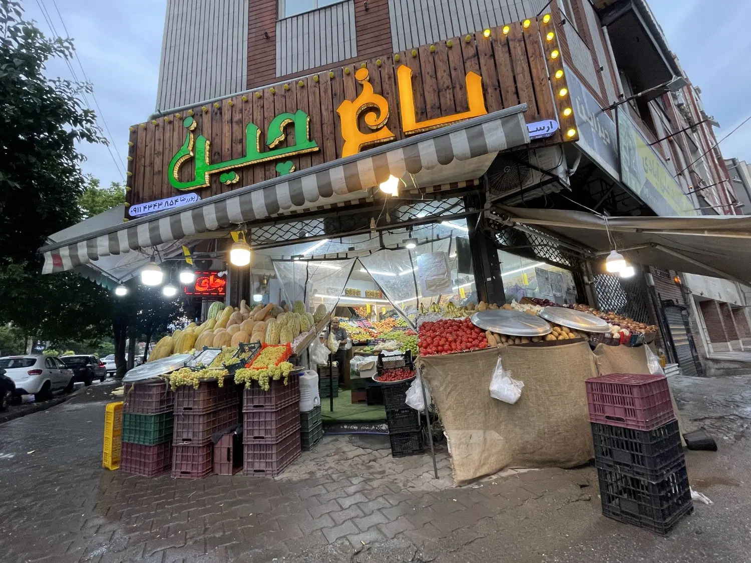 مغازه ۱۴ متری نبش گلشهر ۳۵