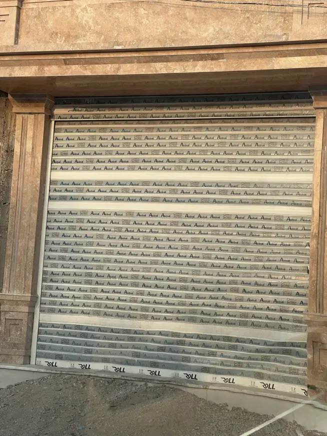 یک باب مغازه تجاری دو‌طبقه