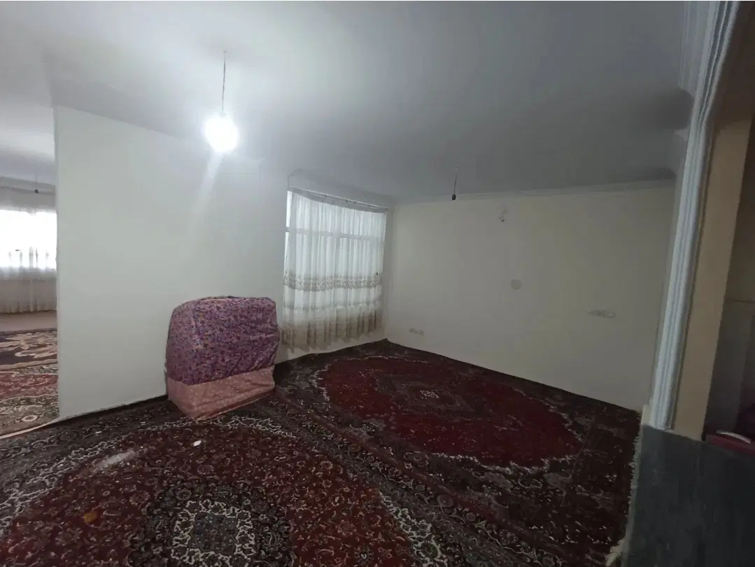 حیاط دو طبقه۸۰ متر سند شش دانگ باغمعروف(مسکن سواد)