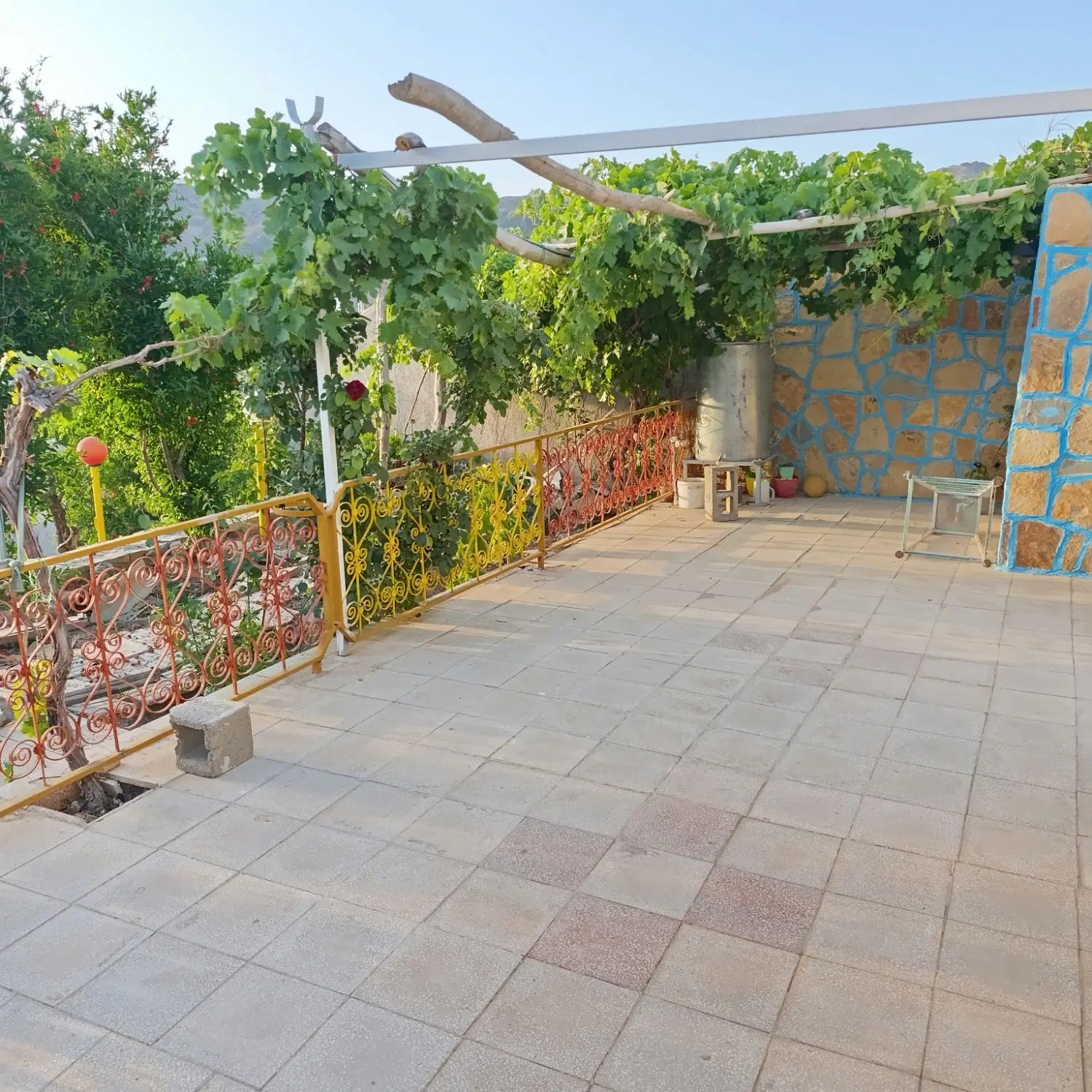 ویلایی باغی سنگ سفید