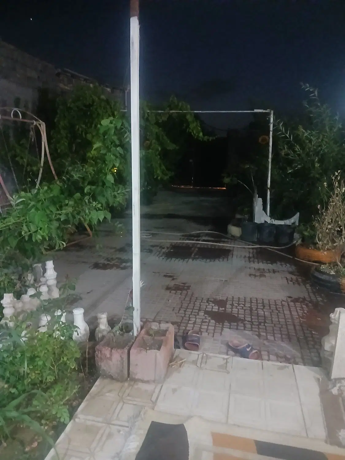 باغچه زیبا جایی دنج نزدیک ب تمامی امکانات