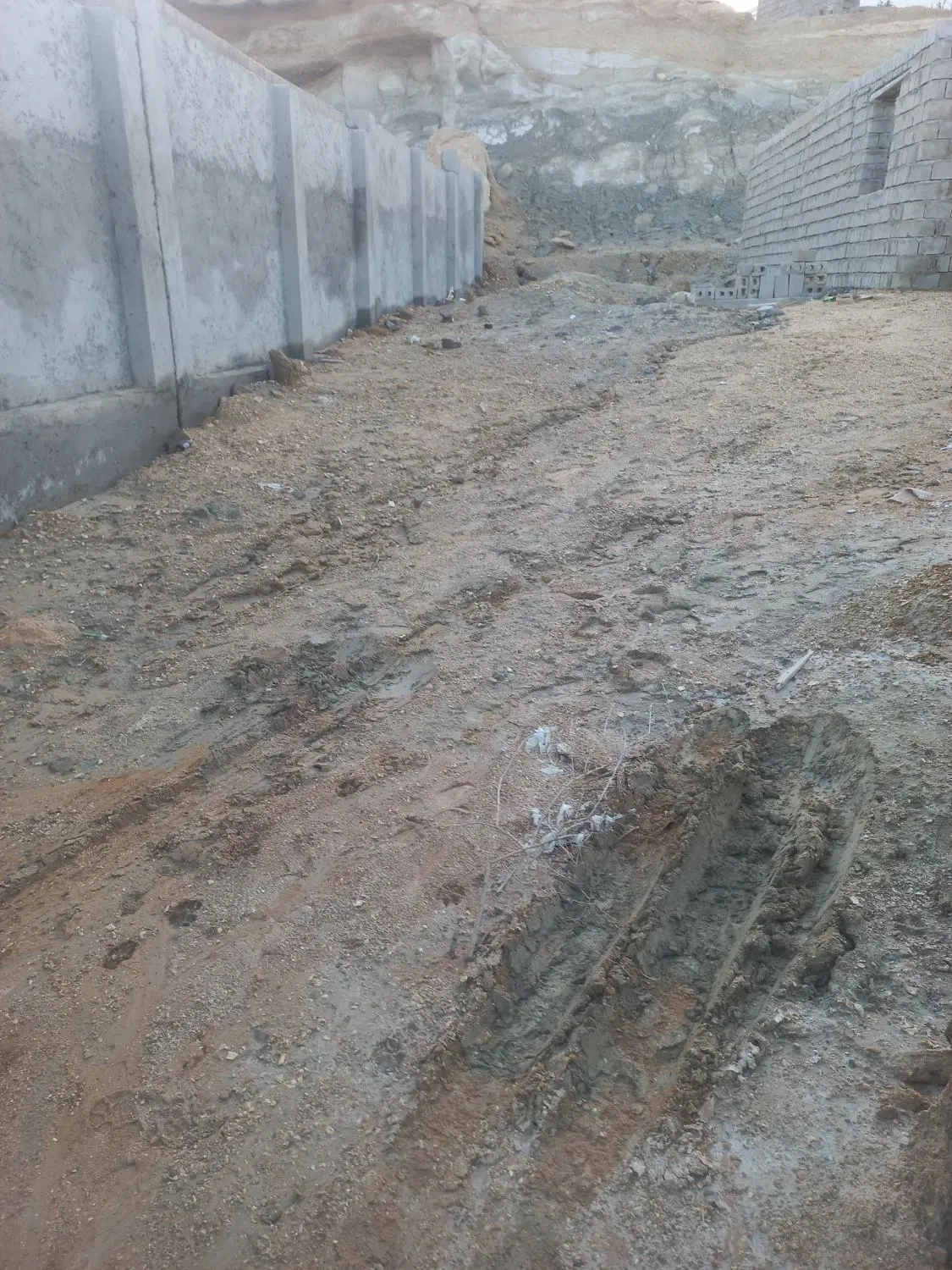 فروش۲۲۰ متر زمین در بندر لافت به طول ۷ متر در ۳۵