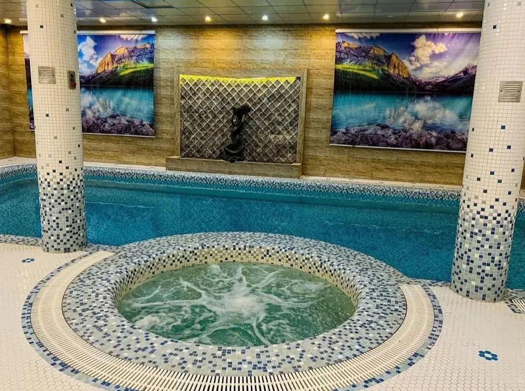 باغ ویلا ۳خواب استخردار سرپوشیده